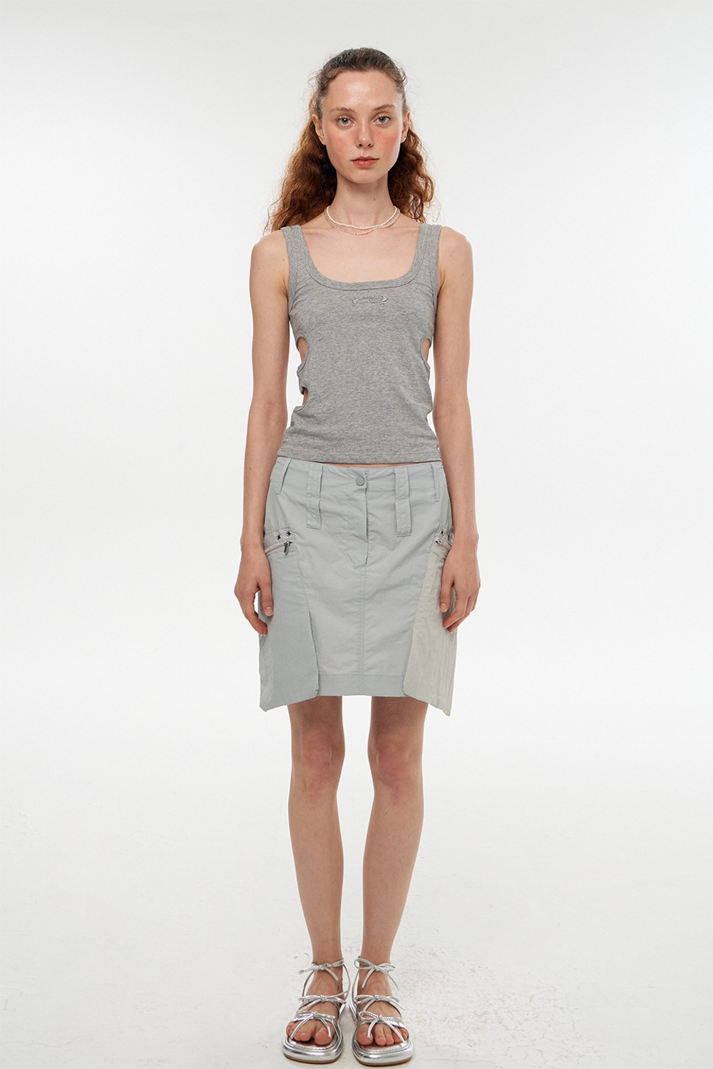 Exposed pocket cargo mini skirt [Gray]